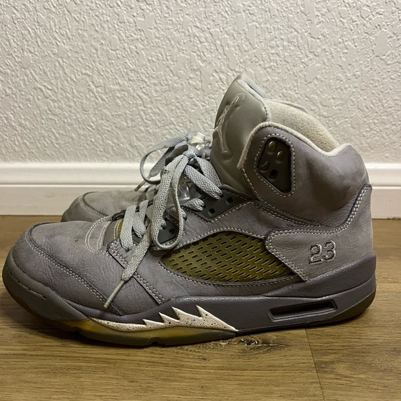 Jordan Wolf Grey 5 Sneakers - 2011 Release - Men’s Size 8- Pre-Owned - Picture 2 of 15